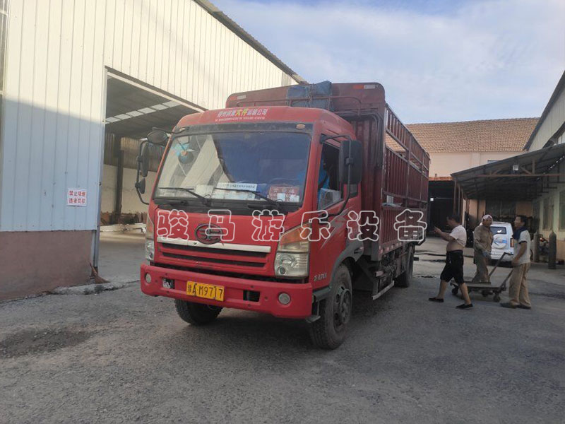 慶陽(yáng)鋼架網(wǎng)紅橋正在裝車