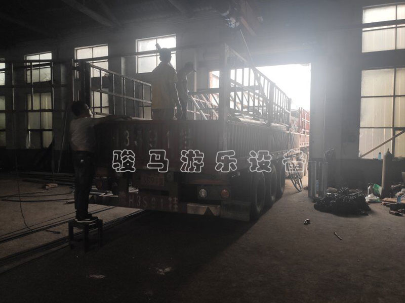 山西臨汾水上拓展和戶外拓展、網(wǎng)紅橋裝車發(fā)貨中